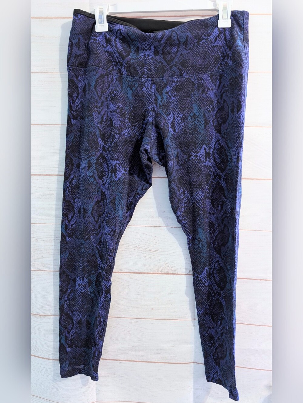 Lyssé Purple 💜 💜 Snake 🐍 Print Active Athletic Leggings Size Large